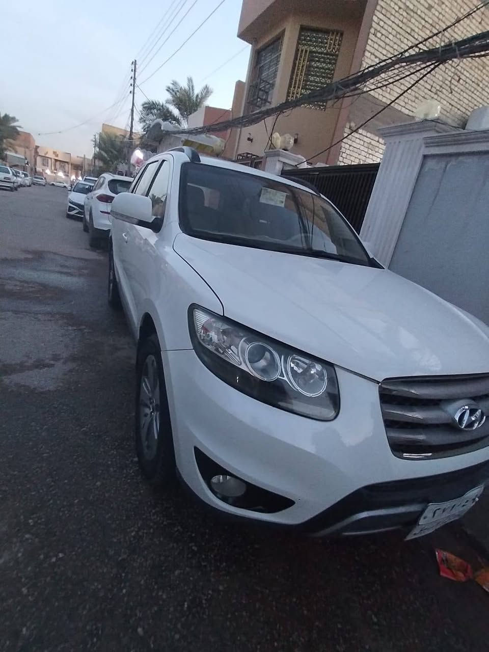 سلام عليكم
سنتافي 2012خليجي
مكفولة من التبديل ولصبغ 
فقط بيها باردات 
4 سلندر 
فول مواصفات 
كامره
ثلاجه 
مري شفط
7 راكب 
3 قطع تبريد ثلج
سلايد
تحكم ستيرن 
تخم تاير جديد 
السياره جاهزه كير ومكينه وحداديه كفاله 

هواي بيه موصفات بعد 
سياره جديده كلش وبلحقيقه احلا من لصور .. 
رقمها اربيل 
مكان السيارة نجف 
سعررها 150$ وبيها مجال 

***********
