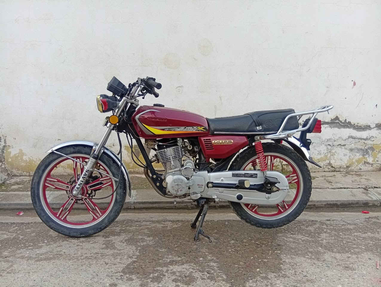 سافين للبيع منفيس مكينه كبس كله شغال موديل 2021 سعر 375 ألف وبي مجال شراي يتصل ***********
