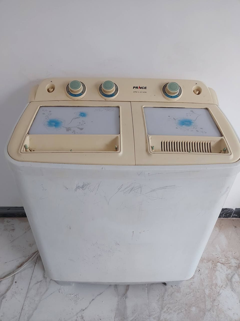 للبيع سعرها ٦٥ للاتصال ***********
