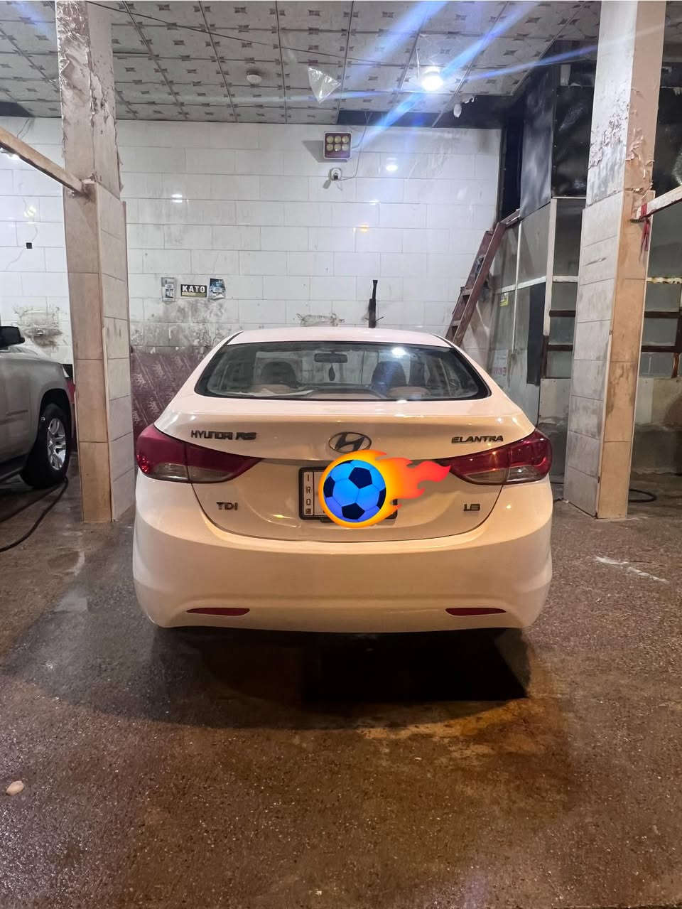 🚗 هوانداي النترا 2012 (خليجي) للبيع 🚗
المواصفات والتفاصيل:
 النوع: هوانداي النترا (Hyundai Elantra).
 الموديل: 2012.
 المحرك: 1800cc.
 المواصفات: خليجي.
 اللون: أبيض (مثل ما موضح بصورة السيارة )
حالة البودي والسيارة:
 السيارة بوضعية الكفالة (عامة من كلشي).
 تحتوي فقط على (كم بارد) بسيط جداً وغير مؤثر، وباقي البودي سليم ومكفول.
 المحرك، الكير، والتبريد بشرط الفحص والجاهزية.
معلومات إضافية للمشتري:
 📍 المكان: [البصره _ الزبير ] رقم السياره بصره تحويل ثاني يوم 
 📄 الرقم السنوي والورق: [سنويه 2030 باسمي السياره ]
 💵 السعر:  110 بيها مجال للشراي (( بياع شراي لا تتصل )) للتواصل والاستفسار:
📞 يرجى المراسلة على الخاص أو الاتصال على الرقم: [ ***********]
