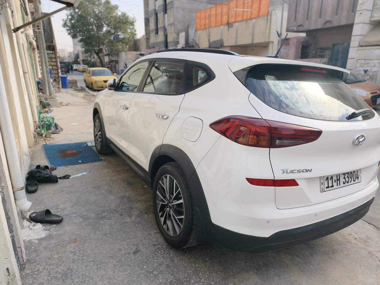 السلام عليكم
للبيع توسان موديل 2019 الكاصد 
السعر 195$ 
فول عدا البصمه
بانروما 
كشنات جلد 
داخل صاج 
خمس عدسات
بك لايت لد
لد امامي
شاشه كبيره 
كامرتين اماميه وخلفيه
ثلاجه 
قطعتين تبريد 
كروس مثبت سرعه
وباقي الموصفات معروفه 
ملاحظه السونر قديم قبل الشخط المذكور السياره بيه بلباب الخلف الصدر شخط ومسحوب كارت عل كد شبر ونص ومكانين بارد مو واضحات 
مكان السياره الكسره 
*********** ارجو الاطلاع عل التفاصيل قبل الاتصال
