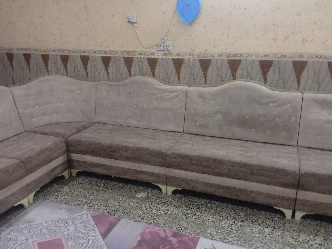 تخم ديوان ١٢ مقعد نظيف مكان بغداد الغزالية 
السعر ٣٠٠ وبي مجال بسيط 
للاستفسار: ***********
