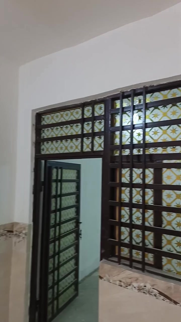 عندي بيت كوفه حي ميسان شارع الزوار رقم موبايل *********** 80 متر مربع سعر 30 بي مجار
