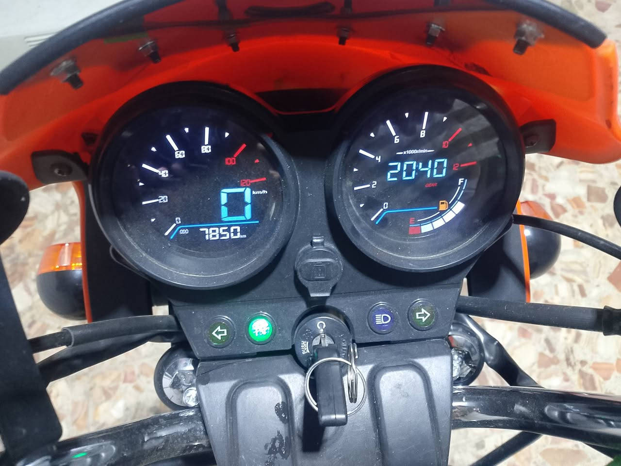 سلام عليكم دراجة دايوان موديل 2025 رقم اربيل اسويلك مكاتبة او اتروح اتحولهة او بس تاخذ الارقام ولسنوية يعني بدون ما تأخذ الدراجة دراجة ما امبدل بيهة اي شي على وضع الزيرو او ماشية 7850 او نزلتهة ابشهر العاشر او السعر 2350 

***********
