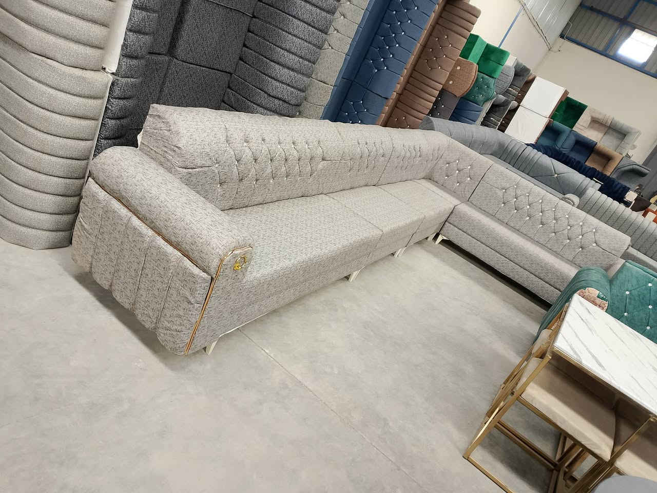 اجمل الموديلات والاوان وبأنسب الاسعار العنوان صويره شارع العام قرب محطة رضا الصالح القرب من مطعم هنداس السايد الرايح البغداد للتواصل ***********/مجمع الشمال/واهلا وسهلا بكم
