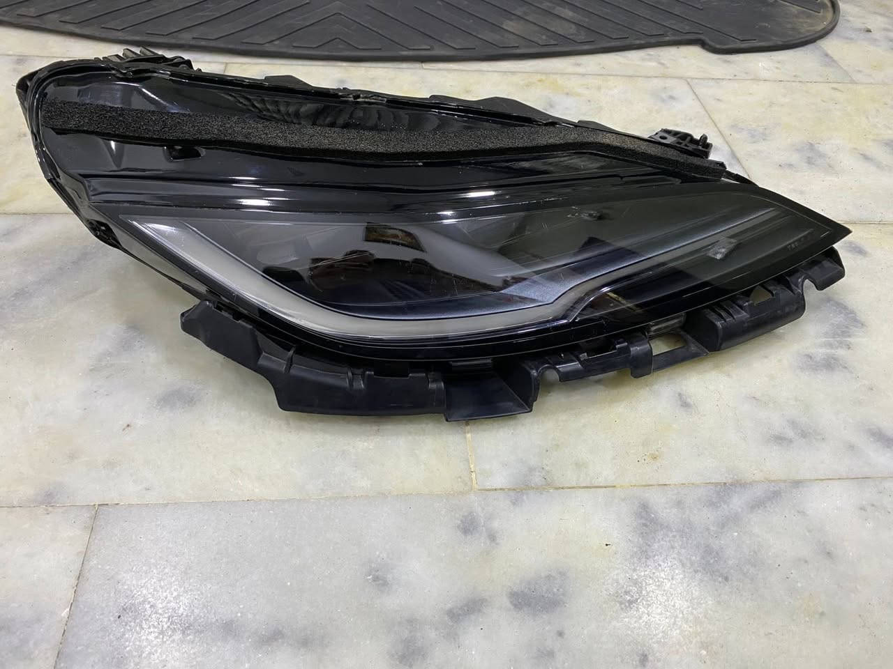 السلام عليكم
لايت تسلا الشكل الجديد مكفول من التصليح 

ب 270 دولار 

مكاني اليرموك 

***********
