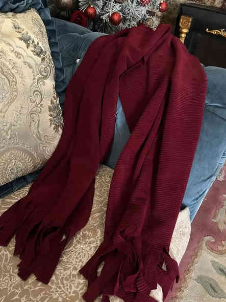 متوفر سكارفات احمر وماروني بيع مباشر بدون حجز الدرزن ب84 الف واتساب***********
