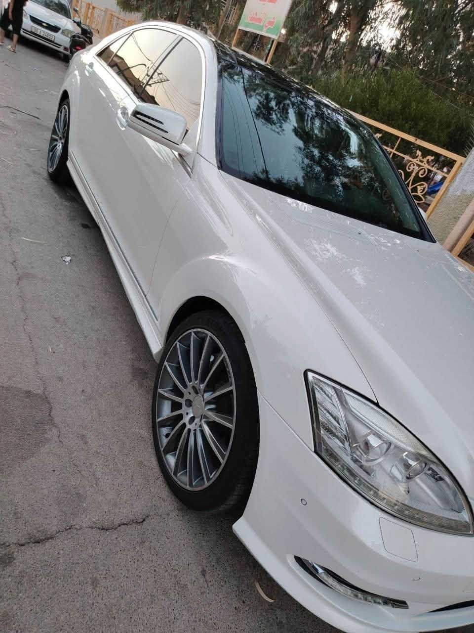 مارسدس / S 350 لارج باب طويل
وارد خليجي 
موديل 2010 تكمه وسنويه / فول فول مواصفات 

🟩 السعر  اتصل او دز رساله وشلع عيوني 

لون أبيض

تخم تاير جديد قبل سبوع شادهن

(السياره رقم سليمانيه دولي هزه وبراد كله جديد قبل يومين كملتها) سياره سمي مباشر

شرط التحويل 

... مواصفات السياره ...

تظليل بسنويه 80 بالميه بي سنه كامله

محرك 6 سلندر المرغوب حجم 350

بنزين

كير أوتو تعليك

بانوراما 

جكات

ناضور ليلي

بصمه

أبواب شفط

جنطه شفط

ثلاجه بالجكمجه

سايد بريك بصمة تلفون ماوس

5 بردات كهرباء ستيرن كهرباء

تبريد ديوولت

شاشات خلفيه
ميز طعام

مقاعد كهرباء + تدفئة تبريد 

الخلفي تدفئه تبريد كهرباء

هتفونات الشركه مع الكتلوكات موجوده

داخل اسود بلاد مطعم بالصاج

لايتات زنون داينمك

مري شفط وقلاب + أشاير

زراك لايت

مري عاكسة بچم لد بك لايت لد 

ماوس 3 وضعيات قيادة

خزن ميموري

سستم سماعات هارمن كاردون جي بي اس

حساسات امامي خلفية رادار مثبت سرعة

3 قطع تبريدانارة الداخل والدشبول متغير 

شاشة متحركة
تصعد الجام وتنزله عن طريق الريمون 

(وبعد بيها هواي مواصفات)

السياره كفاله من البارد والصبغ والتبديل 

صفر مسج

كت AMGصل حته الداخل مختم 

وشرط كشرها مال 2020

والسياره كامله ولكمال لله وشرط ترايهه من زاخو للفاو ، ستوه داخله هزه يعني بدون نقص

وبالعافيه ع الياخذها .. متتقارن بالمتعوب 

مكان السياره  وكربلاء /
سعر تصل او دز رساله شلع عيوني

رقم ***********
