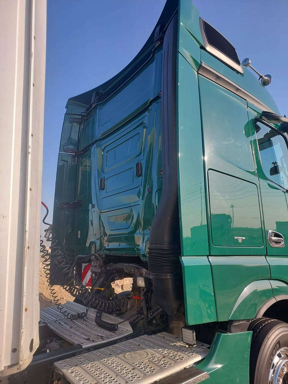 سلام عليكم 
وحش 2016 الحجم 1845 فول مواصفات كور عالي ريتايدر 5 طكات عربانه كمفلايز تخم تاير  مربوطه للاستفسار الاتصال على الرقم ***********
