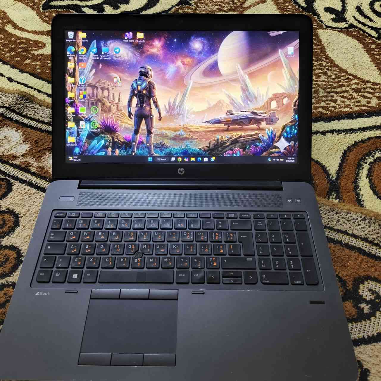 السلام عليكم 
لابتوب للبيع 
مواصفات  HP ZBook G4
ويندوز 11 +بصمة
المعالج (CPU):               HQ  Intel Core i7 الجيل السابع (i7 7th Gen).

التخزين (SSD): قرص صلب نوع SSD بحجم 512GB

الذاكرة (RAM): 16GB DDR4
الشاشة (LED): حجمها 15.6 إنش.

كرت الشاشة (VGA): كرت شاشة   كوادرو M2200

NVIDIA بذاكرة منفصلة 4GB
&& 
 8 GB  مشترك من intel  
525 الف
***********   واتساب
