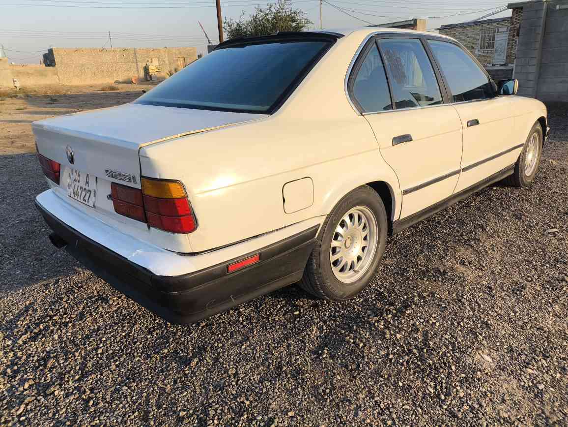 سلام عليكم للبيع بي ام 520 موديل 90 مكفوله من ضربه و كير ومكينه وحداديه كفاله جاهزه سنويه لل 27 مكينه امسكر ابلاد تبريد شغال كهربائيات كله شغاله السعر 45 وبيه مجال مكن ناصرية  قلعة سكر 
رقم *********** اتصل وبيك خير و تدلل الرفاعي, ذي قار
