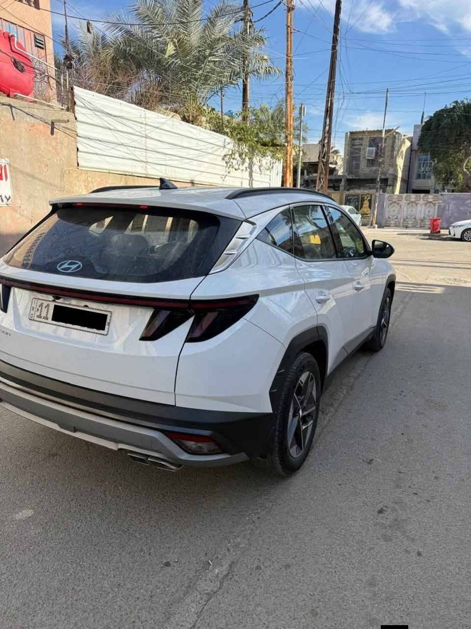 السلام عليكم 
توسان للبيع 
الموديل : 2025
عداد الكيلومتر : 40 الف كيلومتر
المواصفات :
شاشة متصلة
كاميرا خلفية
حساسات خلفية
حساسات امامية
بصمة
ترحيب
تحكم كشنات كهرباء
تبريد كشنات
جنطة كهربائية
والمواصفات الباقية المعروفة

بيها بارد بسيط بالجنطة 
السعر : 222 
مكاني كربلاء 
للأستفسار :  ***********
