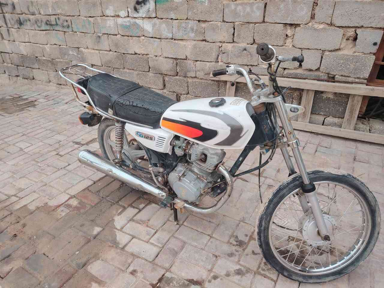 السلام عليكم. ٢٠٠ قفل 
دراجه للبيع متوازي عليها اربعه كير خير من الله الدراجه توديك وجيبك. كلك مكفوله


**إذا كنت صاحب هذا الإعلان وتريد حذفه لأي سبب، رجاءا أرسل رسالة إلى الدعم الفني**