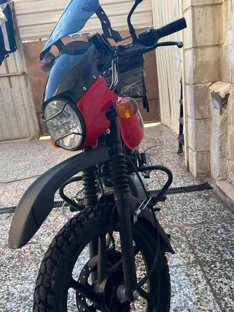 السلام عليكم دراجه بوكسر موديل 25 بعدها جديده على وضع الشركه اخت الزيرو ماشيه 12 الف رقم اربيل رايدها ب2800 عنواني الشعب 
***********

