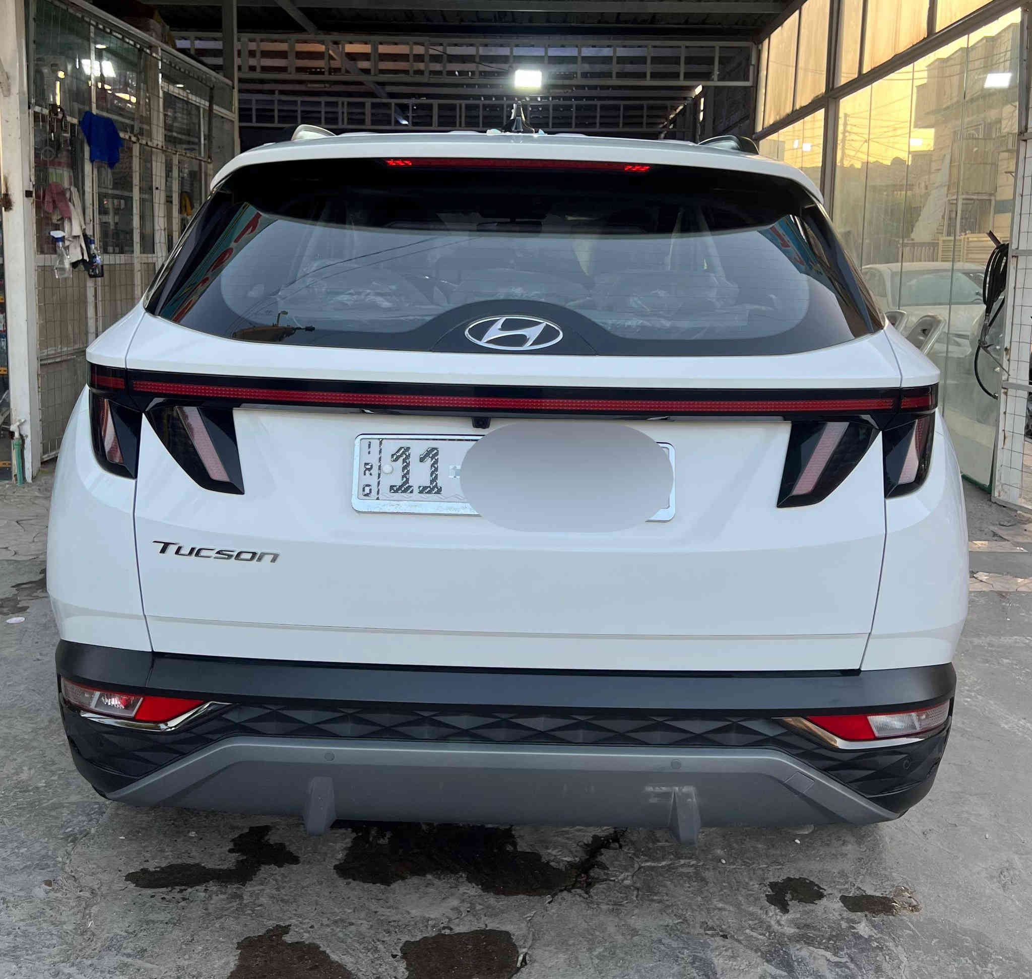 سلام عليكم
مكلف بالنشر 
•للبيع توسان (خليجي ) 
•الموديل 2023 
•فول مواصفات عدا البانوراما 
•المحرك :  دوش 2000 
•الرقم بغداد بأسمي 
•المواصفات 
•دخول ذكي(بصمة عدد 2)
•تشغيل عن بعد 
•تشغيل بصمة 
•جرس تنبية عنده السرعة 120 
•لايت دوار معه الاستداره 
•دشبول متغير ألوان 
•مري شفط 
•كشافات 
•اريل نفكيتر 
•كاميرا دوارة 
•شاشة كبيرة  ايباد  +كاميرا اصلية 
•حساسات امامية خلفية
•مصابيح امامية زنون مع LED 
•مصابيح خلفية LED
•تتسع المقصورة ل 5 ركاب 
•مقاعد امامية كهرباء عدد2
•مثبت سرعة Cruise 
•أوضاع القيادة Drive Mode ايكو_سبورت_نورمال 
•فول تحكم ستيرن
•هاند بريك بصمة
•نظام مانع الانزلاق 
•نظام نزول منحدرات 
•أشاير بالمري 
•اوتو هولد
•ويل كب 
•شحن وايرليس
•ستائر ابواب خلفية
•تبريد امامي خلفي )  
بيهة صبغ بقبق الجنطة مأشر عليه الباقي كله مكفول 
( رقم جديد إنكليزي ) 
•سعرهة 218 وبيها مجال اتصل وتدلل 
•مكاني بغداد 
•رقم الهاتف ‭0772 515 8514
