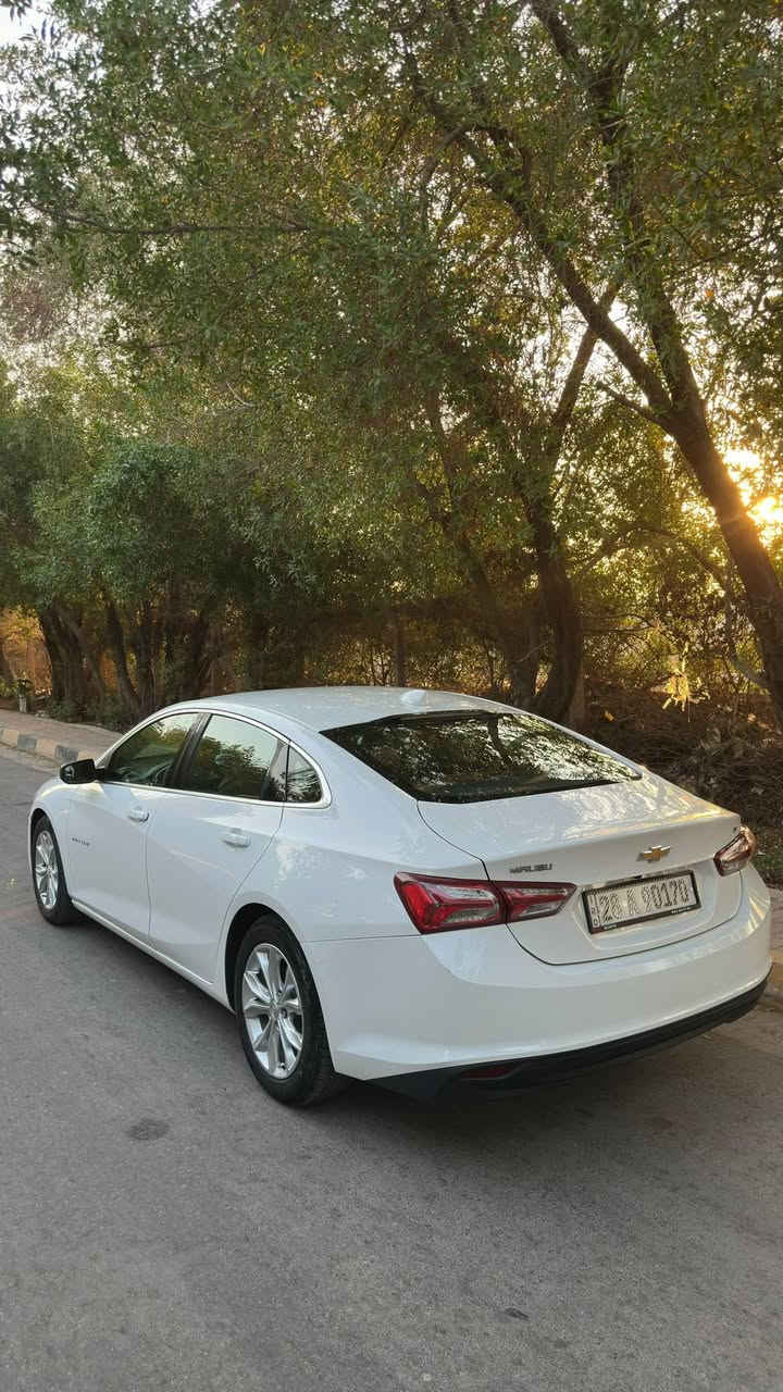 🚘 للبيع | شيفروليه ماليبو LT موديل 2020 - وارد أمريكي
▫️ اللون: أبيض
▫️ الفئة: LT
▫️ المحرك: 1.5 Turbo
▫️ الممشى: 108,000 كم

المواصفات: ✅ تشغيل عن بُعد (Remote Start)
✅ Apple CarPlay
✅ اقتصادية بالوقود وقيادة مريحة

ملاحظة بكل شفافية:

الجاملغ عكس السايق مبدل.

بابين السائق مصلحات

حدادية ٨٠٪

السيارة بحالة ميكانيكية جيدة ، التبريد ثالج ،والفحص خير دليل، صور الحادث مرفقات، ولا يوجد أي مانع من الفحص في أي ورشة يختارها المشتري.

💰 السعر: 10,000 دولار قابل للتفاوض بالمعقول

📍مكان السيارة : النجف
📞 الاستفسار يرجى التواصل ***********
