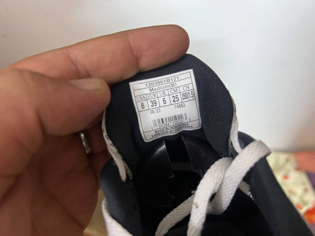 بروكس ريفيل 6 باله اصلي مستخدم قياس 39 توصيل 5 جميع المحافظات واتساب ***********
