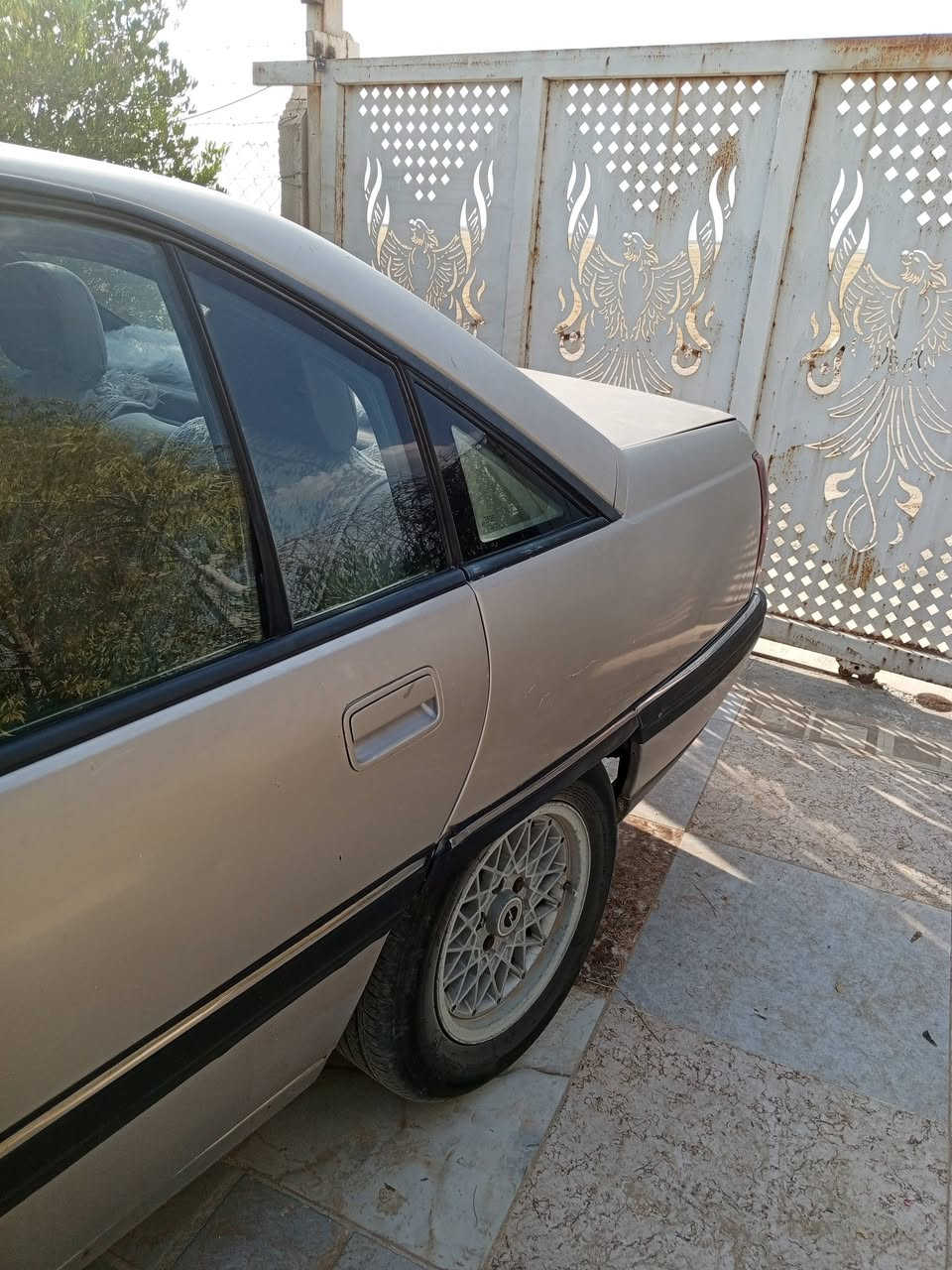 سلام عليكم
اوميكه للبيع موديل 92 
محرك 20لا صرف ولا بخار كير عادي بشرط 
رقم كركوك دفتر بانزين كامره وشاشه سستم سماعات كله شغال سياره عله وضع الشركه السنويه لل 27كهربايات كله شغال مابيهه نقص برغي للستفسار اتصال ***********
