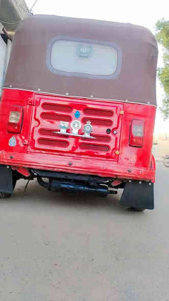 تكتك موديل 18 شهر 11 رقم سنويه نكليزي فقط استلام من المرور تحويل ثاني يوم كشر مصبوغ عام للجماليه ولمعجون فقط دوس معمره مكينه كير كلج اكسل مكفول مكينه مال 20 بيها تخم تاير ابو لحيه بيها كهرباء كامله اي نقص مابيها كبل لشارع ربع مذب عليها تحويل كبل عقد مروري مكاني بغداد الشعلة (*********** واتساب) (السعر 4800 وبيها مجال ) وخاتم الطيبين
