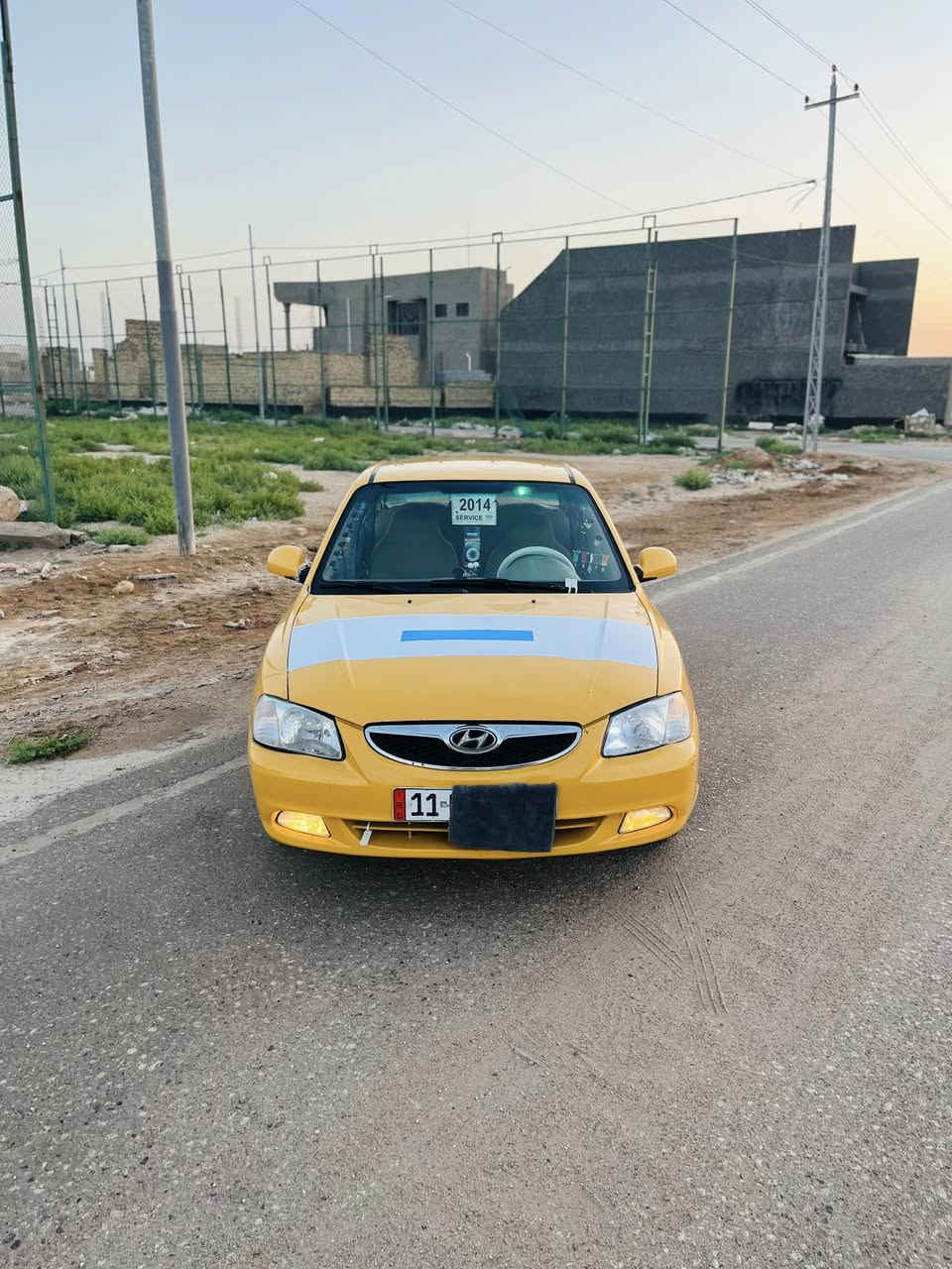 السلام عليكم ورحمة من رخصه الادمن للبيع هونداي فيرنا موديل ٢٠١٤ السياره جاهزه للخير كير ومكينه وحداديه وتخم تاير وتبريد مكفولات السياره مدوشمه كشنات وكاعيه رقم بغداد انكليزي مصفره هيئه وغرامات بسمي السياره بيه جاملغ ودور خلفي فقط السياره مامعيوده تخم تاير جديد 
السعر ٥٨ وبيه مجال 
مكان السياره بابل تقاطع السده 
الهاتف ***********

