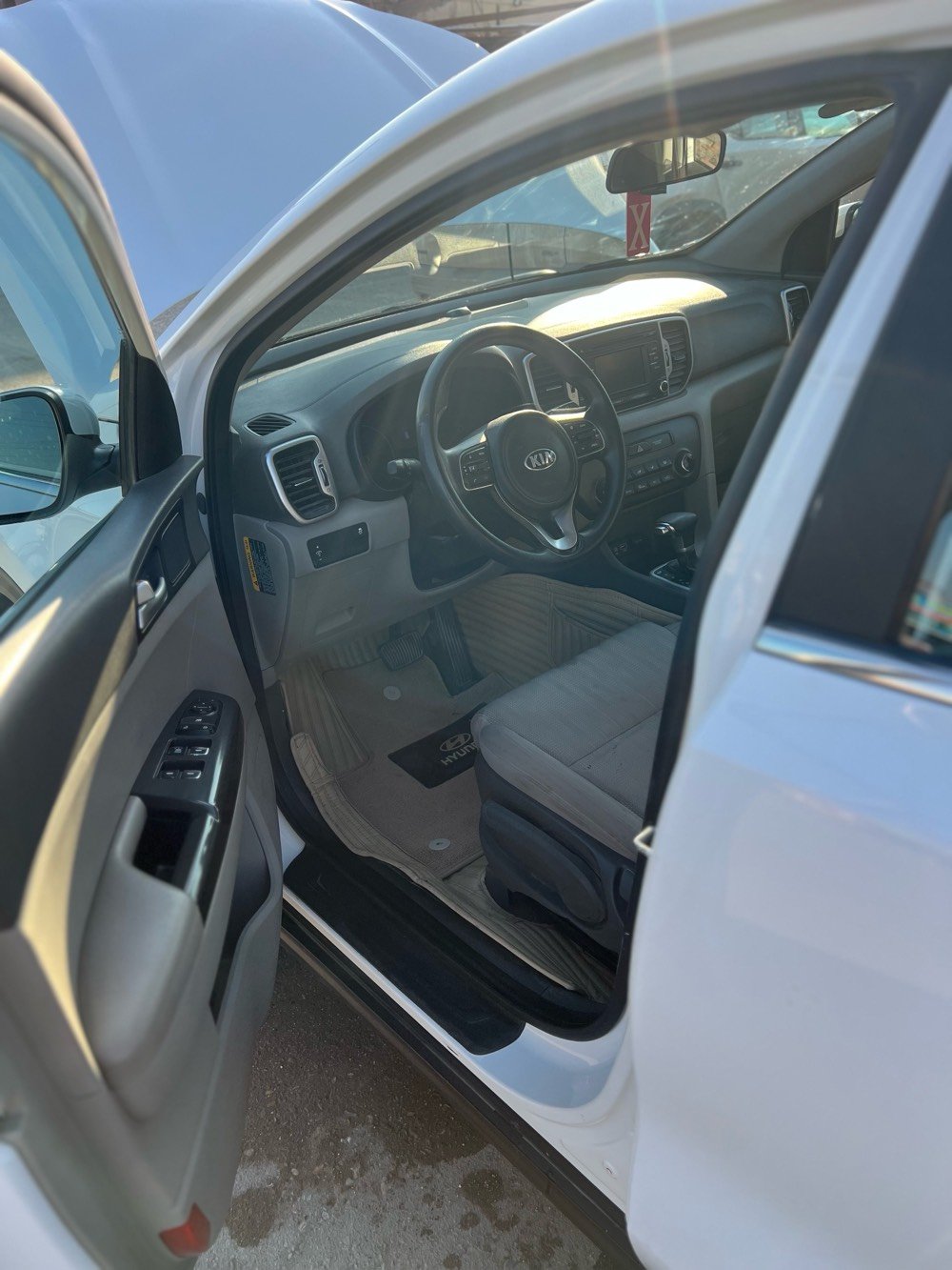 العماره  ابو رمانه  
كيه سبورتج موديل 2017
ماشيه ٣٠ وارد أمريكي 