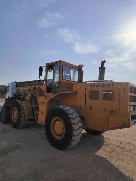 للبيع شفل 80 موديل 85 مكينه نضيفه جاهزه ع شغل 
رقم بغداد الماني سنويه عضم عاج بسمي 
بها صبغ قليل فقط جب وصفاحيات جاهزه كهربائيات ابريك 
گير وتركم مجفت جديد سعر 155$ الرمادي ناحيه الوفاء ***********4
