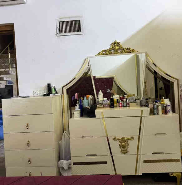 غرفه نوم ملكيه ٨ قطع اربيل شيخ احمد ب٧٥٠ الف
***********
الشراء ب٣ملايين أربيل
