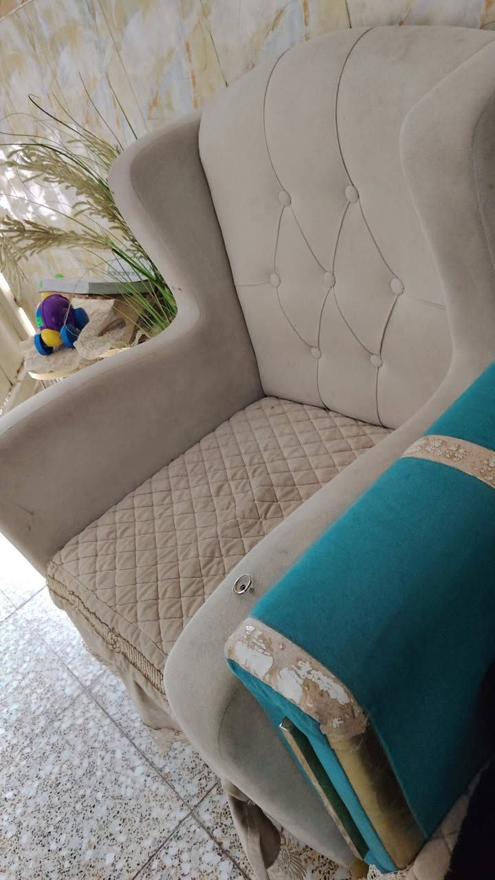 تخم للبيع 10مقاعد مع كوشات وطبله وصطيه مناقصه شي وعملي فقط القماش تعبانه مثل مواضح بصوره مرده باب الاول مشتغله موسم واحد اي شي مناقصها


**إذا كنت صاحب هذا الإعلان وتريد حذفه لأي سبب، رجاءا أرسل رسالة إلى الدعم الفني**