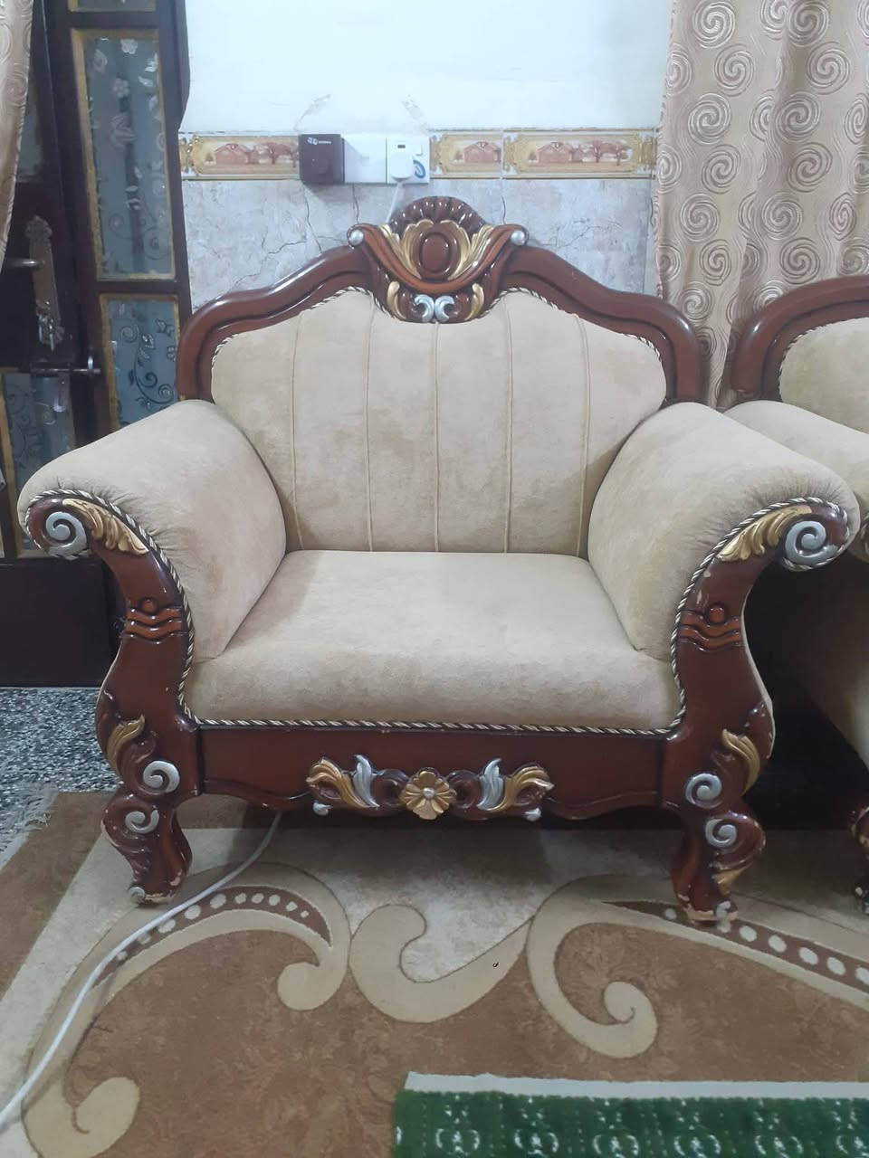 تخم ٨ مقاعد نظيف جدا مابي اي ضرر للبيع العنوان بغداد الحسينيه الاتصال ***********
