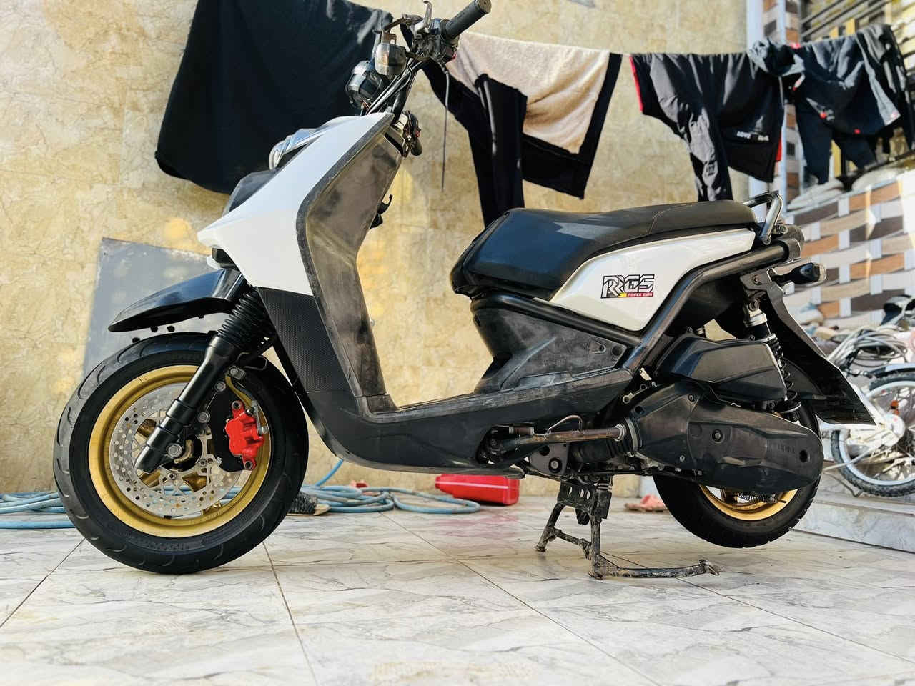 سكنس جبلي 
دراجه مكفوله برغي مامفتوح 
كفرات ختم واحد ويه المكينه
لايت زنون دهن امزويل بانزين محسن دراجه 
مكان بابل حله ***********
