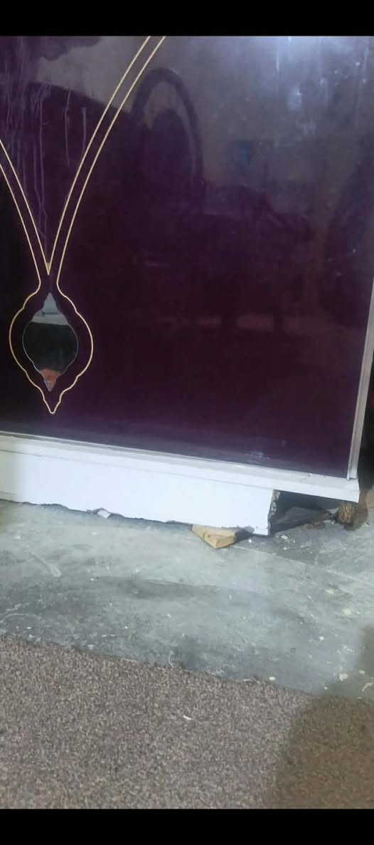 غرفه للبيع بيه ضرر بسيط كنتور  بس بدون تخت  سعر 200 وبيه مجال عنوان صلاح الدين يم كهوة محسونه


**إذا كنت صاحب هذا الإعلان وتريد حذفه لأي سبب، رجاءا أرسل رسالة إلى الدعم الفني**