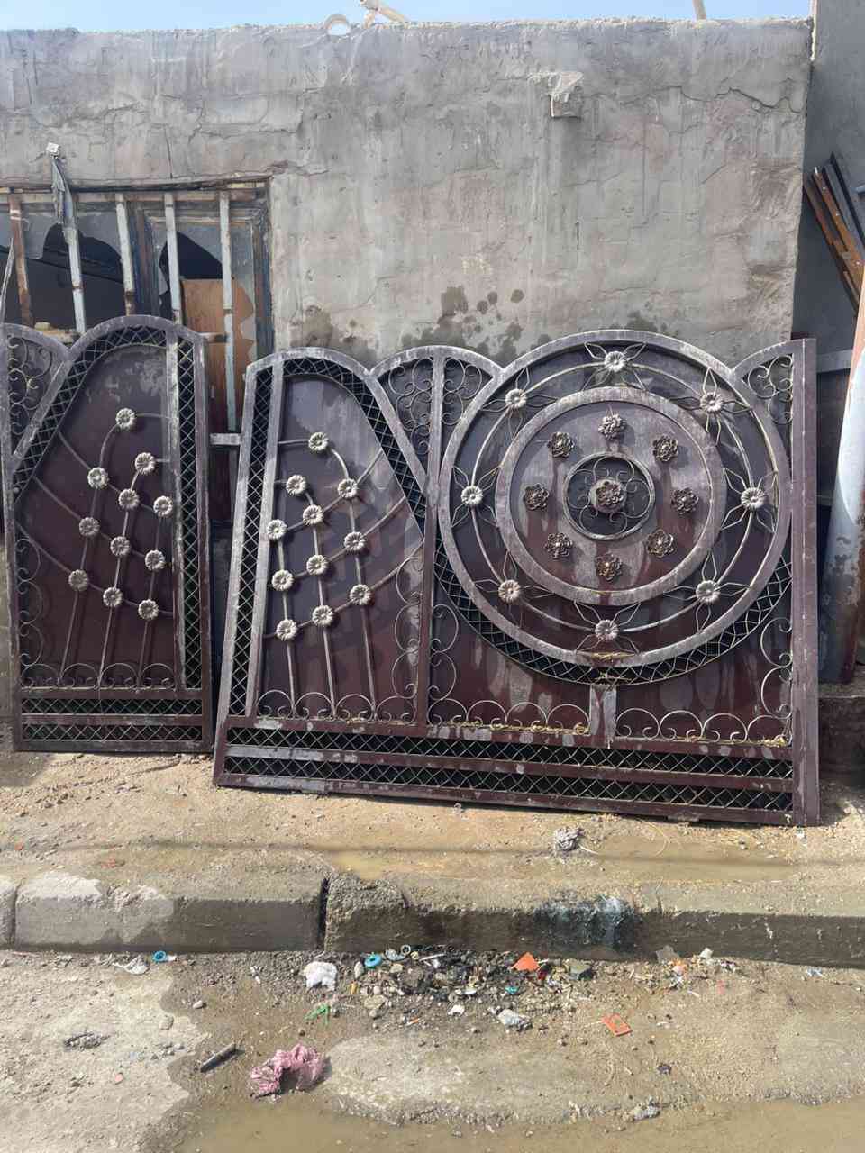 السلام عليكم باب سياج للبيع عرض ٣ متر و ٤٠ سنتم ارتفاع ٢ متر باب تفصال وليسه سوكي تفصال الله شاهد فصلته مليون مكانه بغداد ***********
