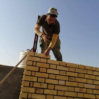 الناصريه المركز • طابوق وبلوك • كادر متكامل