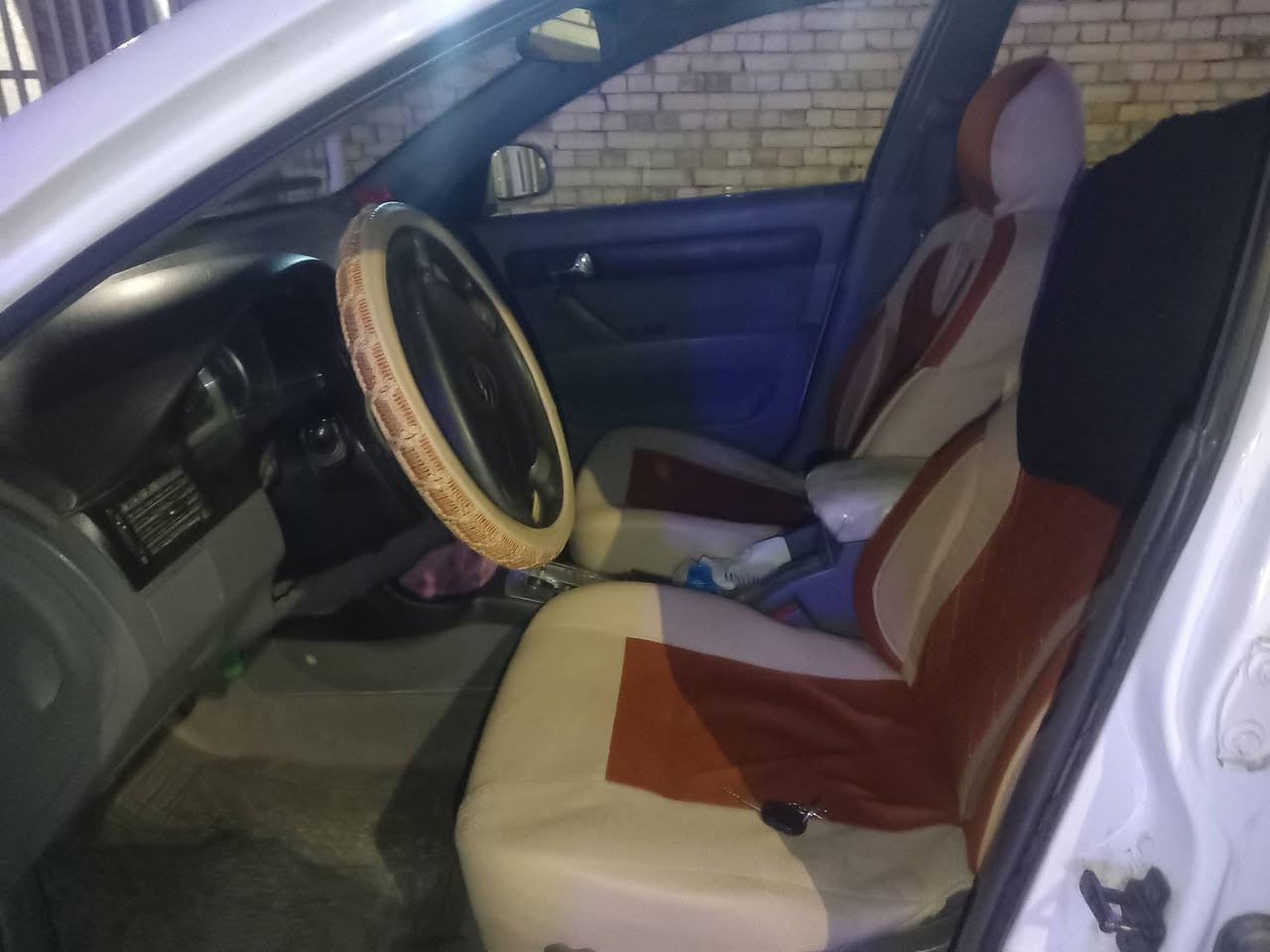 اوبترا ٢٠١١ رقم انكليزي
المكان ميسان العماره 
***********
السعر ٧٠ وبيها مجال
