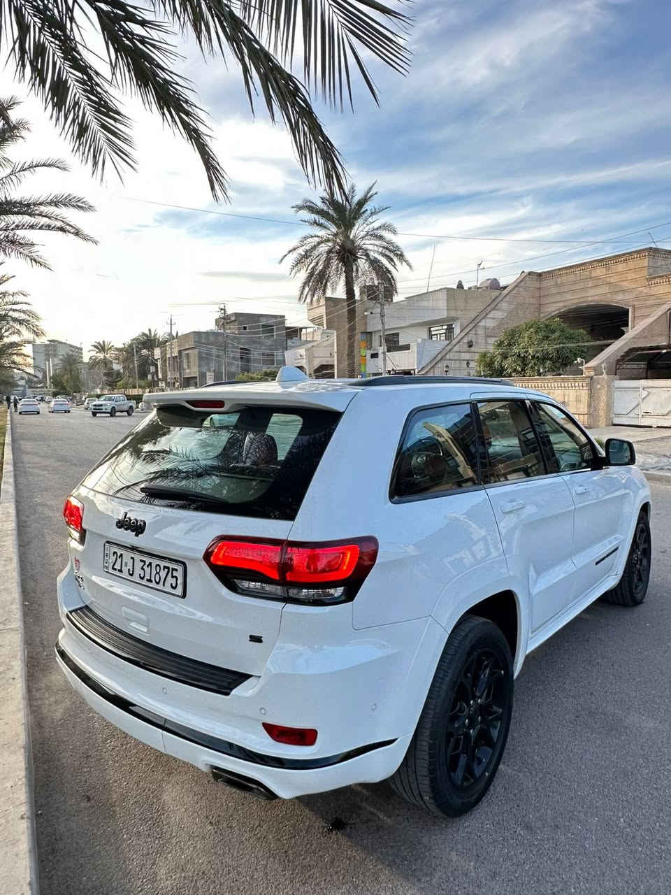 اخوان السلام عليكم. 
عندي جيب S. موديل 2021. مكفوله كفاله عامة 
السياره بأسمي 
ماشيه 40 الف ميل. 
معروفه مواصفات الSفول واحد على واحد 
ام الرادار الامامي. 
ولداخل الاحمر. 
السياره جاهزه للاخير. 
عارضها ب٣٥٥ وبيها مجال شي بسيط. 
مكان السياره بغداد معارض البياع. 
***********
