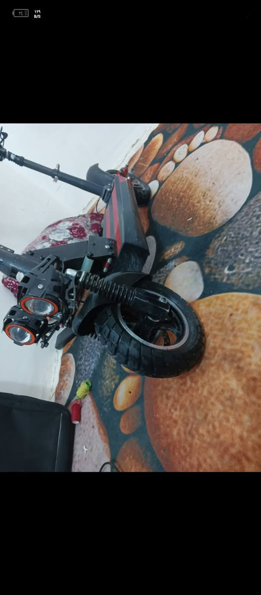 السلام عليكم سكوتر الكهربائيه 48فولت ويحتوي علا 3سرعت وسرعه القصوى 65km
وبريكات دسك امامي وخلفي
دبلات خلفي وامامي 
كشن قلاب ابو دبل 
نقص جوزه يشتغل جطل وعندي الجوزه والمفتاح بس تلحموها والسكليتر فاكس يعني كون من تريد توكف ترجع السكليتر
ونضيف %90
وسعر خاص للاستفسار الاتصال على الرقم التالي ***********
