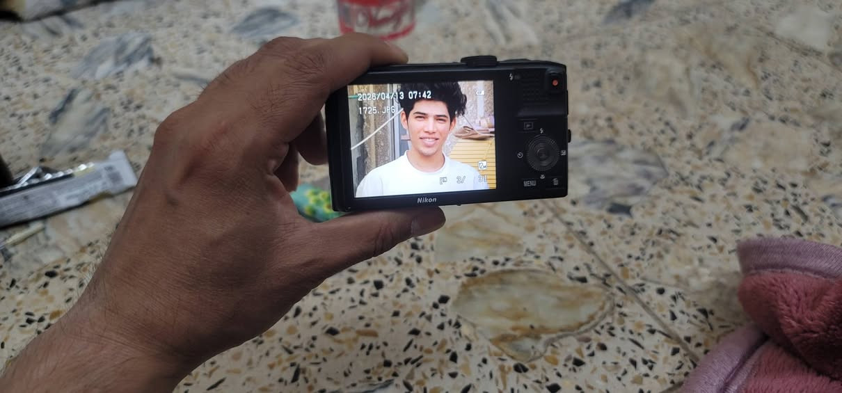 كاميرة nikon نظيفة جدا
