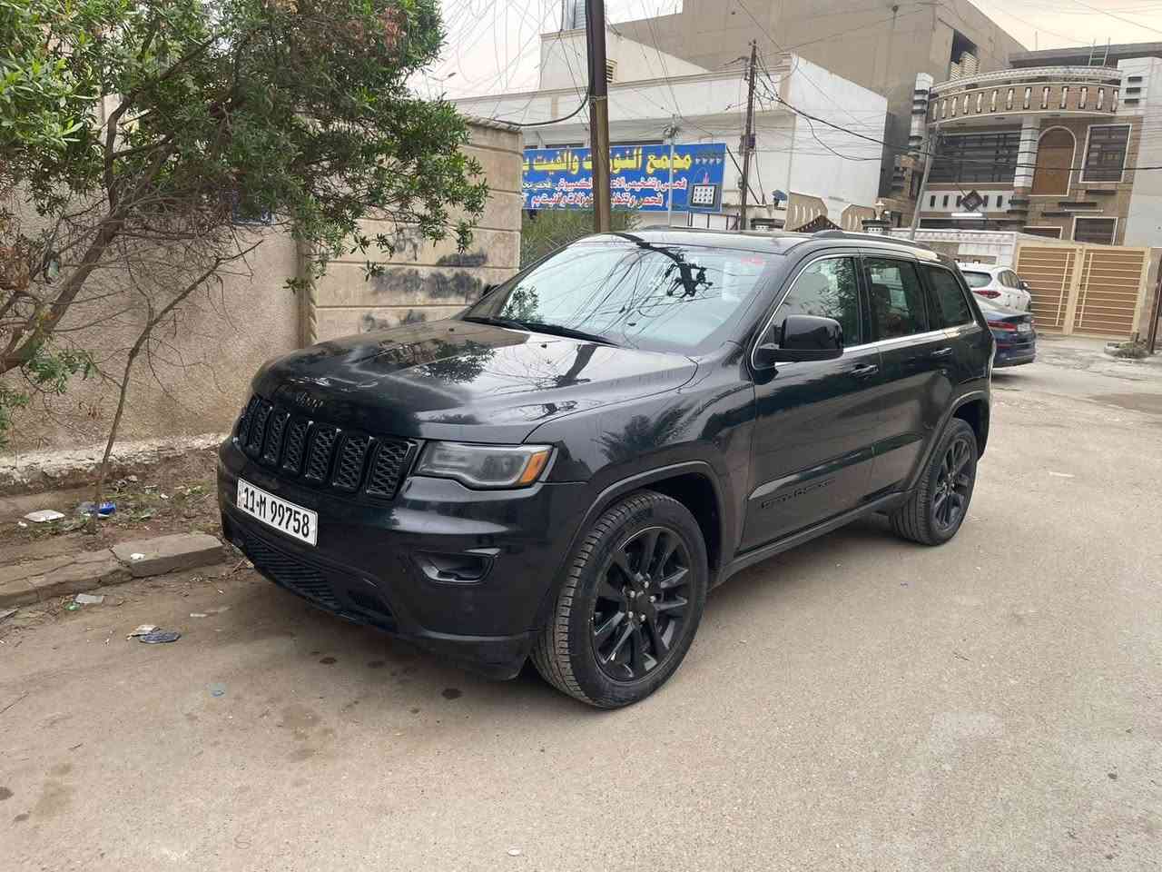 سلام عليكم جيب لاريدو بلاك توب لمتد فول داخل اس احمر معروفه لمواصفات الي بيه ولسونار مرفق مع النشر مكان بغداد بيه تلث قطع السياره حلوه وجاهزه لاخر حبايه ***********
