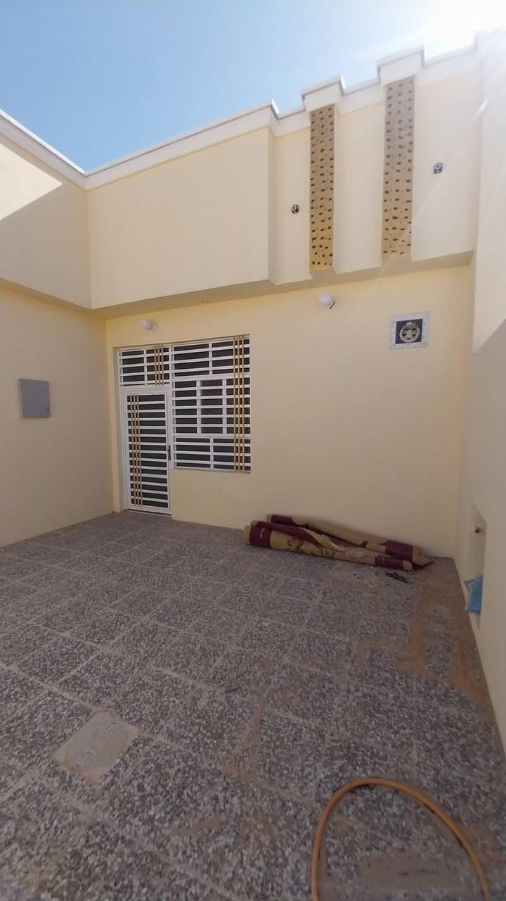 دارللبيع ٢٠٠م زراعي
البناء طابوك جمهوري 
الأساس وسكف صب كونكريت
غرفتين وصاله ومطبخ واستقبال وحمام داخلي وخارجي عنوان الدار البراكية شارع المعمل 
مراجعة مكتب بغداد للعقار 
    بادارة أحمد الكريطي.       
      ***********
