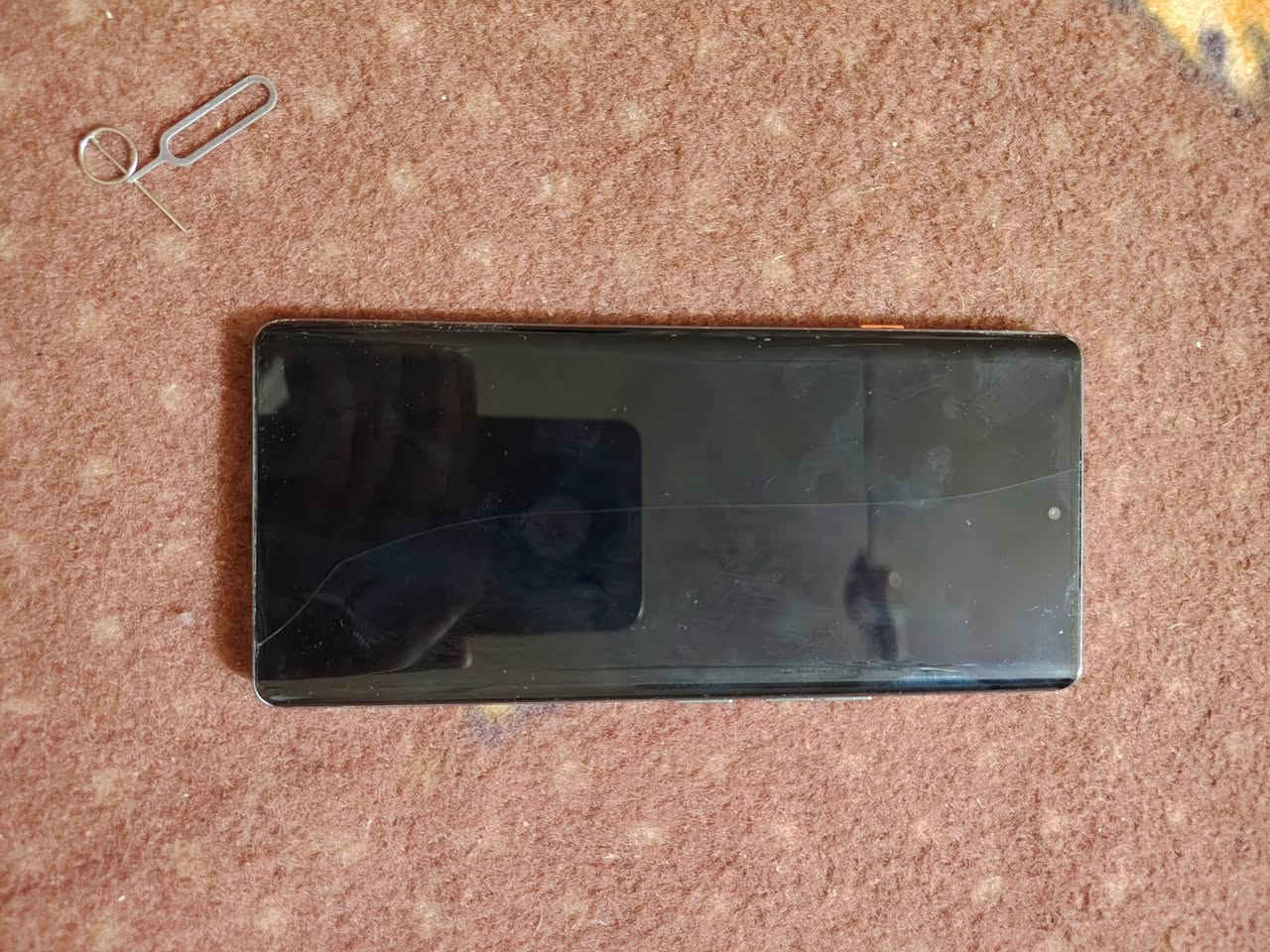 جهاز تكنو كامون 40 برو 5g
ذاكرة 256 عشوائية 12+12
صار بي شخط بكلاس الشاشة قبل شهرين 
ضمان استخدام كل شيء مابيه جهاز جيد جدا
سعر 175 
***********
***********
