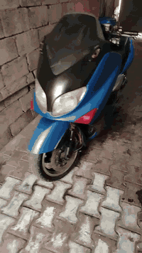 للبيع تيماكس 2008 نوزل تزويد صالنصه فقط دراجه بيها صوت بل مكينه بكن وشغاله الدراجه ولتكلي شبيها مابيها كوووم حديد تحمل وتروح سعر 11 وبيها مجال قليل مكان زعفرانيه جسر ديالى القديم ***********
