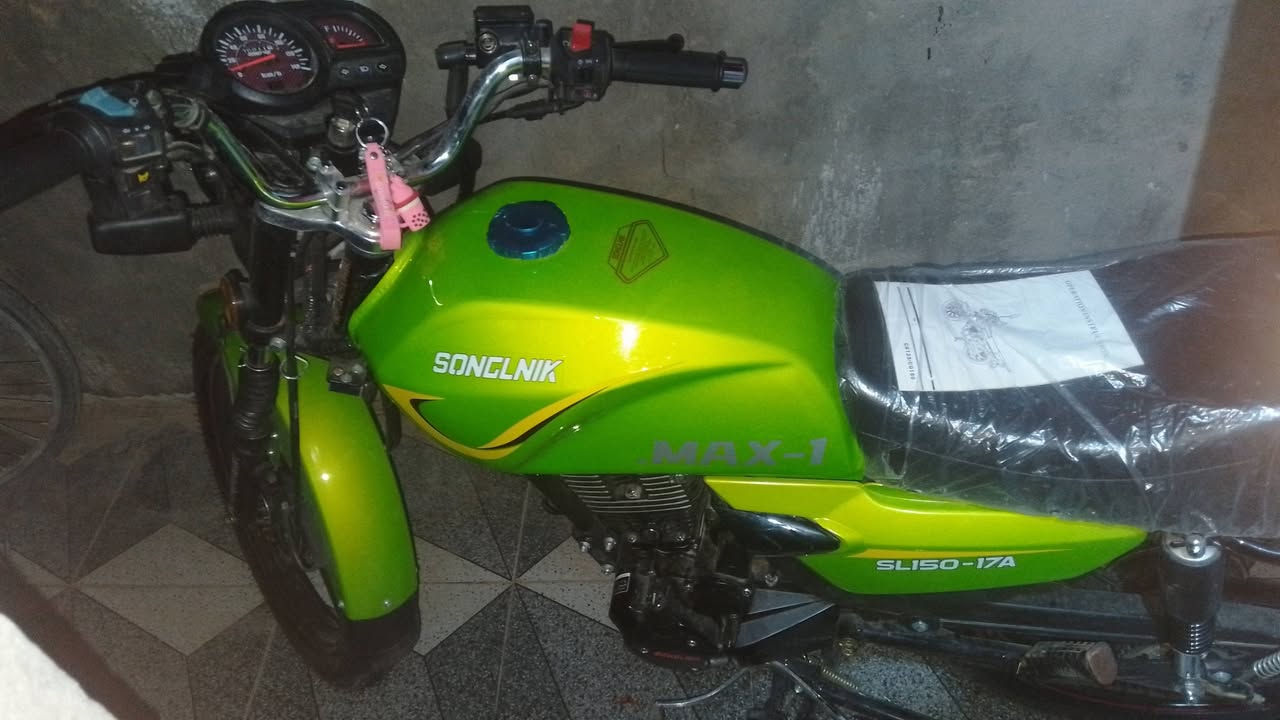 دراجة سونك 5 گير زيرو قبل يومين اخذتها من الشركة للبيت ماطلعت بيها
اخذتها واشتريت سيارة مااحتاجها 
اخذته بمليون 350 بالقسط 
اريدها بلميون وبيه مجال بسيط حك الجيه
 للتواصل ***********
