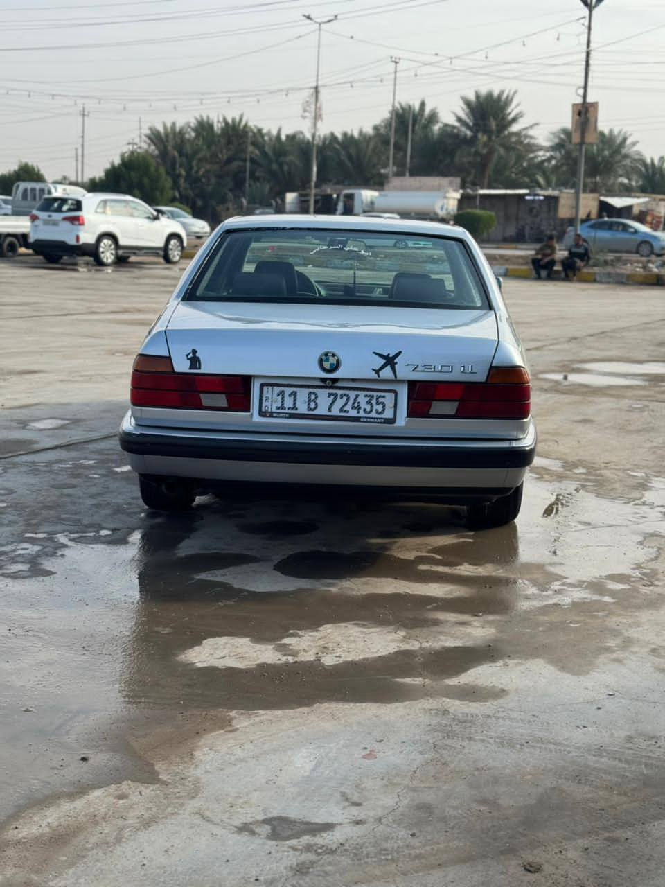 السلام عليكم سياره بي ام للبيع 730 موديل 92 سياره مكينه وكير جديد تبريد شغال حداديه جديده تايرات انظاف 70% سياره رقم بغداد مصبوغه جماليه من غير حادث كفاله من الحادث والكص كهربائيات شغاله واحد على واحد كل السياره مكان السياره الديوانيه  السعر 64 وبيها مجال رقم الهاتف ***********
