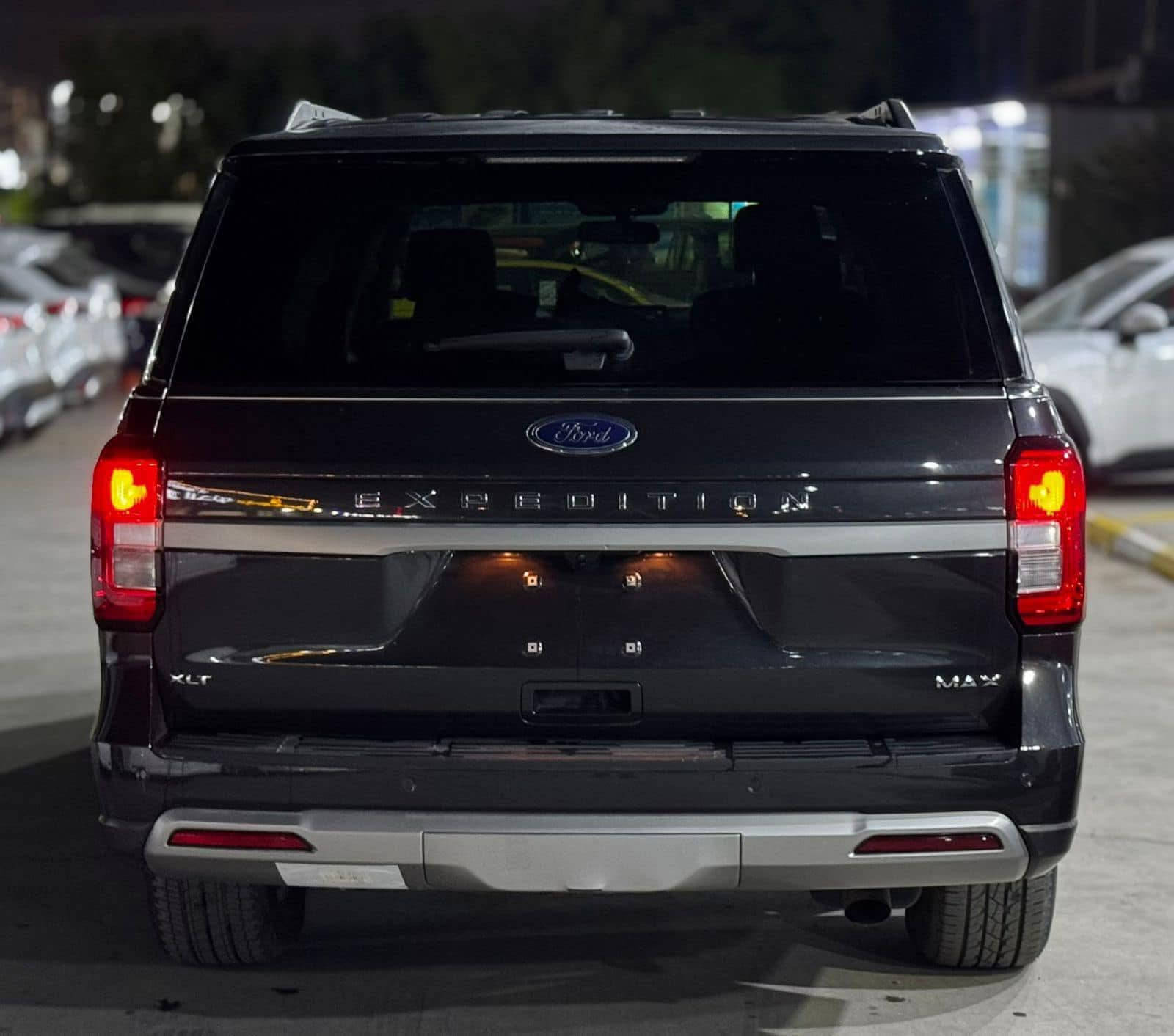فورد اكسبدشن 2024 XLT
🟢 Ford Expedition 2024 Xlt MAX

حجم المحرك V6 سلندر (3.5L) توربو
عداد المسافة 300 ميل / زيرو 
عدد المقاعد 7 راكب

🔴 المواصفات :
بصمة تشغيل
بصمة ابواب
تشغيل عن بعد
صندوق شفط كهربائي
رادار امامي (تحديد مسار)
رادار جانبي (نقاط عمياء)
رادار خلفي (التحذير من الاصطدام) 
تحكم وضعيات القيادة Drive modes 
شاحن موبايل Wireless 
كشنات جلد
كشنات الامامية تدفئة+ تبريد
كشنات خلفية تدفئة 
كشنات خلفي منفصل 
سستم سماعات Bang&Olefsen
تحكمات 
اوتو بارك Auto Park 
اوتو ستارت Auto Start
اوتو ستوب Auto Stop
اوتو هولد Auto Hold
منافذ AUX+USB
مانع انزلاق+ABS
وبقية المواصفات المعروفة
———————-
290 ورقة
للاستفسار اتصل
***********
