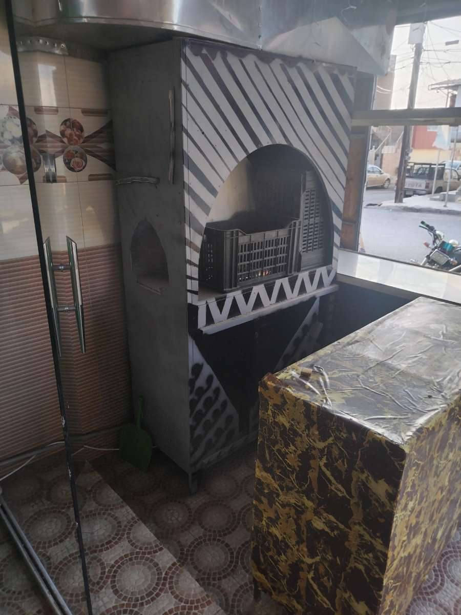 مطعم لحم بعجين كامل للبيع المعداة عبارة عن 
فرن حجري و منقل چاي مع كامل تجهيزات و منقل كباب مع كامل تجهيزات و عجانه و فرام لحم و و رقاقه عجين غراض لحم بعجين كله و كباب كله و فرن كله لأي استفسار اتصل *********** شمشمل, السليمانية
