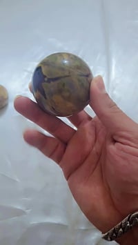 عندي هاي الحجار ماعرف شنو اليريدهن ينتصل ويدلل 07704580495