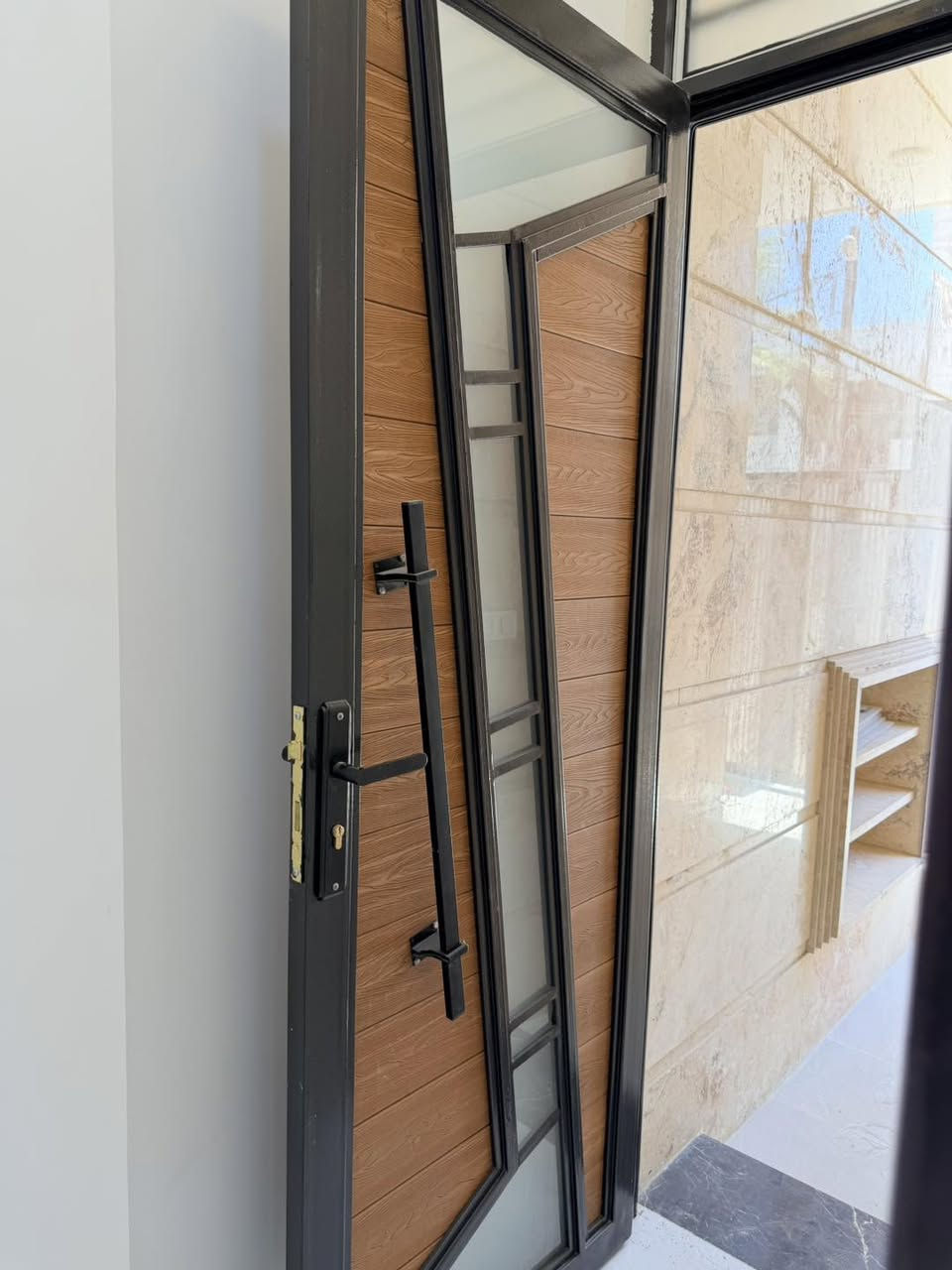 🏠دار  للبيع 🏠

📍كوت / الزهراء / حي الرفيعي- قرب مدرسة البيارق📍

✅مساحة الدار 105 م (5 م * 21م)   

✅بناء حديث (2026) جديد و غير مسكون

يتكون من طابقين

الطابق الاول:-
استقبال ومطبخ وهول وغرفة نوم وصحيات داخلية وخارجية

الطابق الثاني :-
غرفتين نوم وهول وصحيات 

للاستفسار مراسلة الصفحة او الاتصال على☎️☎️

***********

===============================
#مستعدون_لبيع_وشراء_الاراضي_السكنية_في_الهورة_والزهراء_والخاجية_والياسمين_والاسكان_والداحرة_وام_هليل

#شكراً_لإختياركم_قصر_الروان_للعقار
