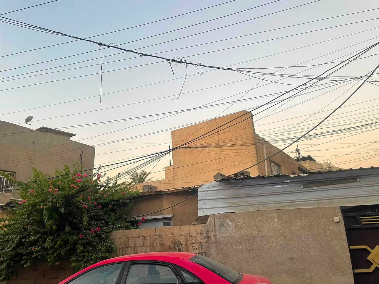 سلام عليكم…
دار للبيع المساحه 500 بناء الدار مساحه 200 متر مع مشتملات عدد ٢ مساحه المشتمل الأول 60 متر والثاني 90 متر العنوان بغداد حي العامل محله 803 المربع الذهبي قرب شارع المطار 

للاستفسار : ***********
