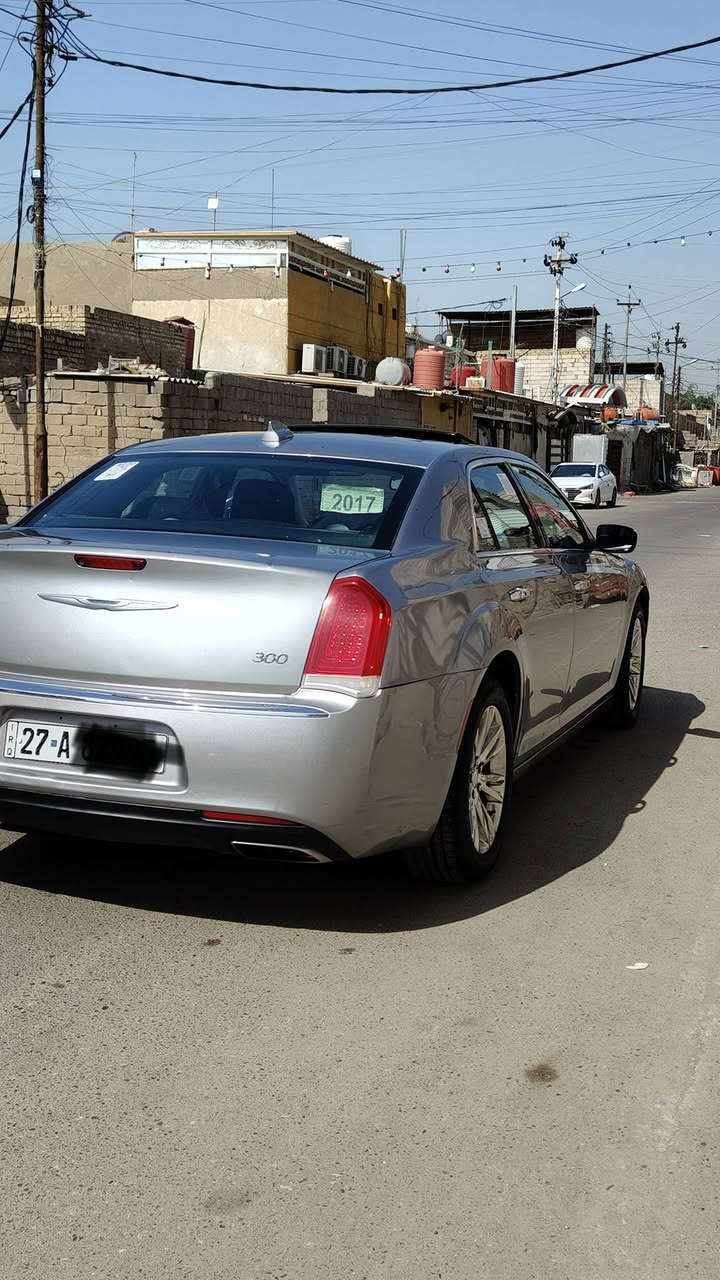 السلام عليكم 
اوباما 2017 اصل ‏حادثها من أمريكا جاملغ وبنيد 
وهنا صار بيها ضربة جاملغات خلفية 
الي يدور جديد وما مشغتلة خط
فول مواصفات 1/1 300 C 
كشنات كهربائي ستيرن كهربائي كشنات حار وبارد داخل
مرايات قلاب ويه البك 
بردة خلفية 
بنوراما 
يدات كروم 
تشغيل عن بعد 
ويل مكسيكي اصلي
سيارة جديدة وجاهزة من كلشي 
السيارة بدون  
لون مميز صدر الحمام / لايتات زنون لد ثلجي  
تو ويل محرك 3600/ 6 سلندر 
 رقم ذي قار بأسمي شرط التحويل شوكت ماتريد رقم دولي توا صاعدة هزة
للاستفسار ***********
العنوان بصرة
