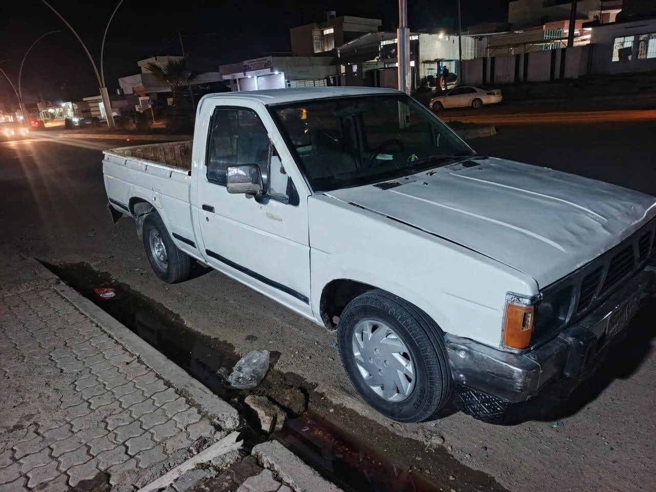 السلام عليكم سياره نيسان تك نظيفه قطره صبغ ما بيها سياره وضع شركه ابلاديه بيها خيسان بعض الملاحظات سياره نظيفه شرطه تحويل الشرعي موجود سياره 89 سياره لون ابيض حلوه قاعده نظيفه خمسه جير سياره محرك وقير شرط لا صرف ولا نفخ اترايك بغداد سياره مرتبه السعر 20 وبيها مجال عنوان موصل حي صدام السماح اتصل وبيك خير وتدلل***********
